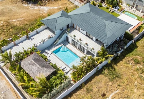 An amazing villa for sale at Janthiel.